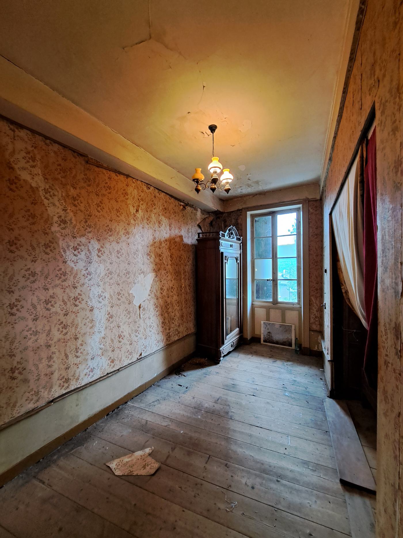 Application d'un enduit de finition minéral sur bâti ancien à Arbin — photo 2