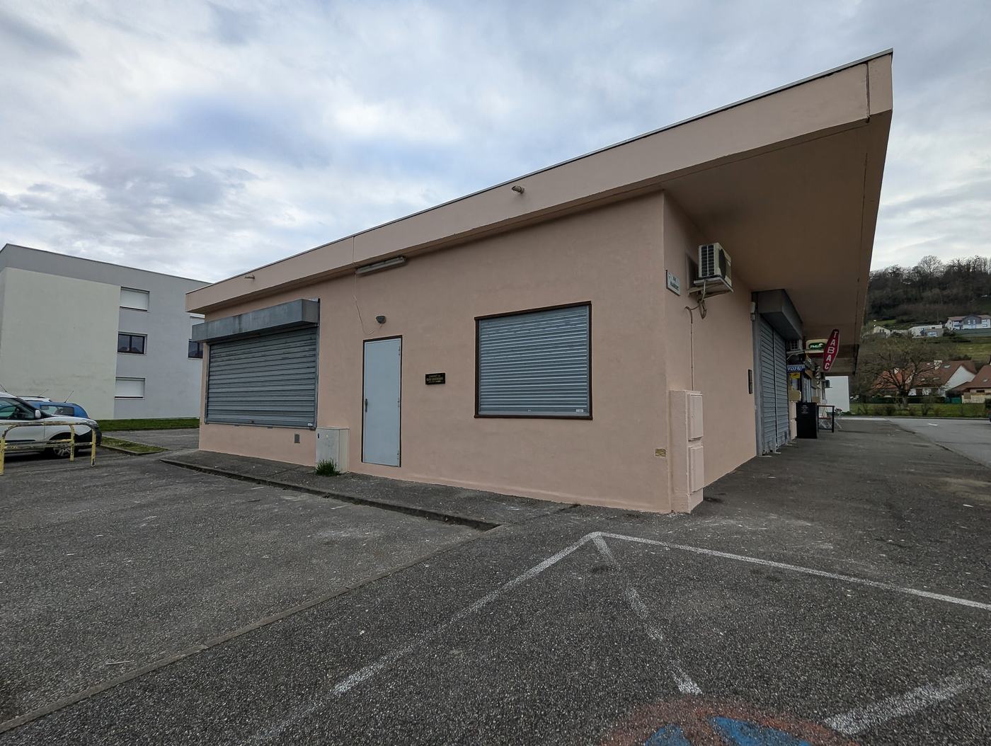 Ravalement de façade de commerces à Cognin — photo 2