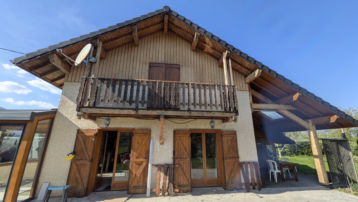 Rénovation de boiseries extérieures d'un chalet à Châteauneuf en Savoie — photo 2