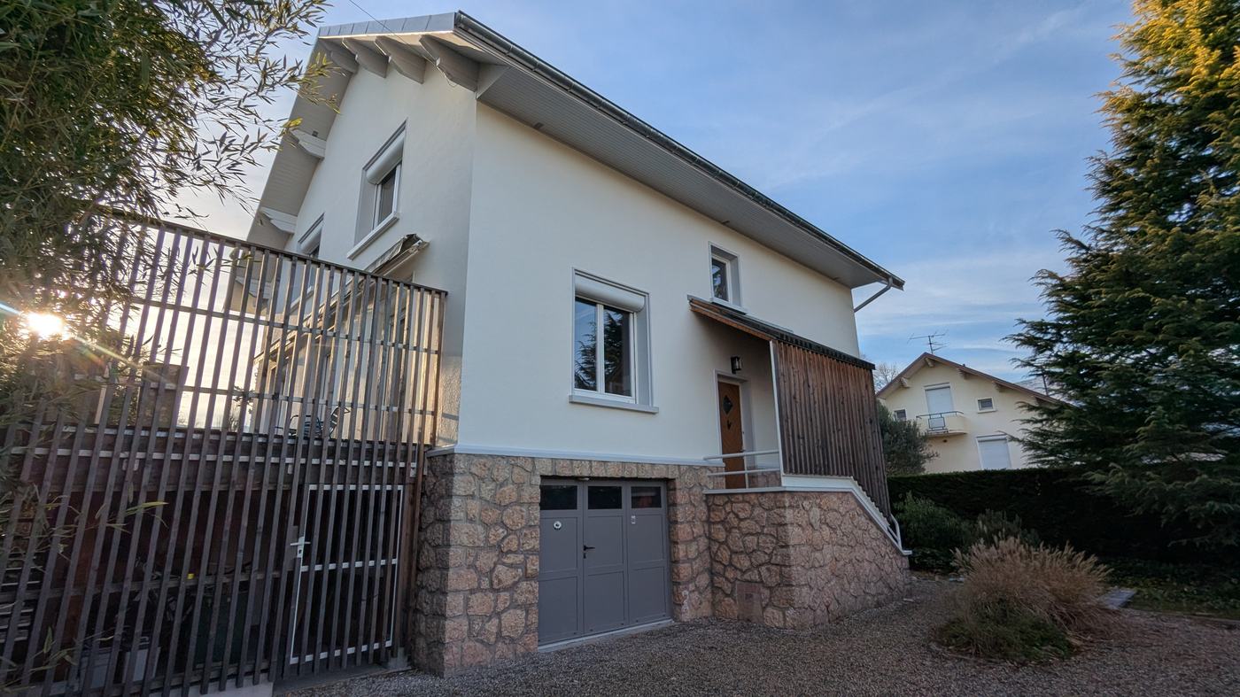 Rénovation complète en peinture d'une maison à Chambéry — photo 1