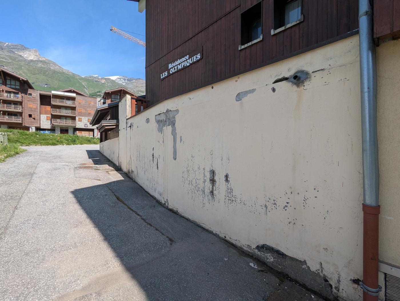 Rénovation des peintures de façade d'une copropriété à Tignes — photo 7