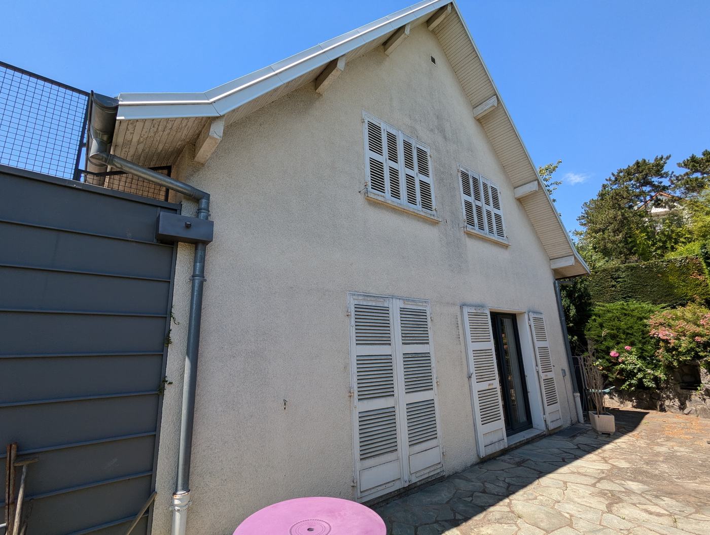 Rénovation de volets bois et encadrements de fenêtres en Savoie — photo 3