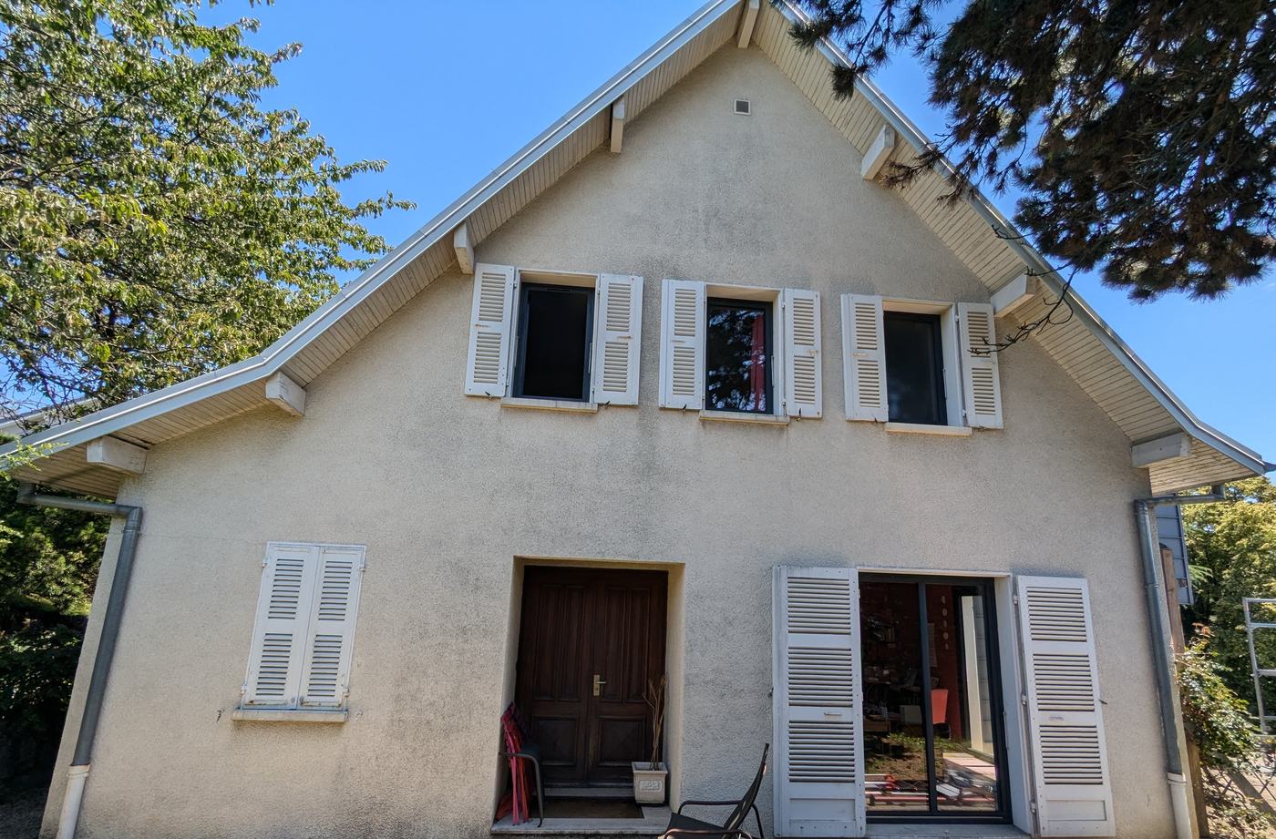 Rénovation de volets bois et encadrements de fenêtres en Savoie — photo 4