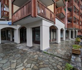 Façade de copropriété rénovée après travaux à Bourg-Saint-Maurice