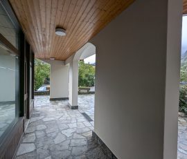 Finition du système de peinture D3 sur façade à Bourg-Saint-Maurice