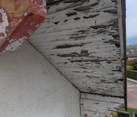 Boiserie en sous toiture avant rénovation à Chambéry