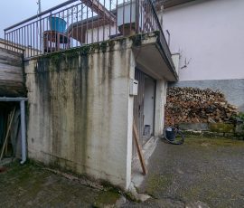 Façades encrassées avant travaux de rénovation à Challes-les-Eaux