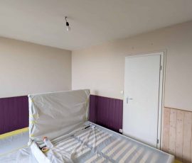 Avant travaux – murs abîmés dans une chambre à Chambéry avant rénovation