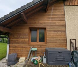 Boiseries extérieures de chalet avant rénovation à Châteauneuf en Savoie